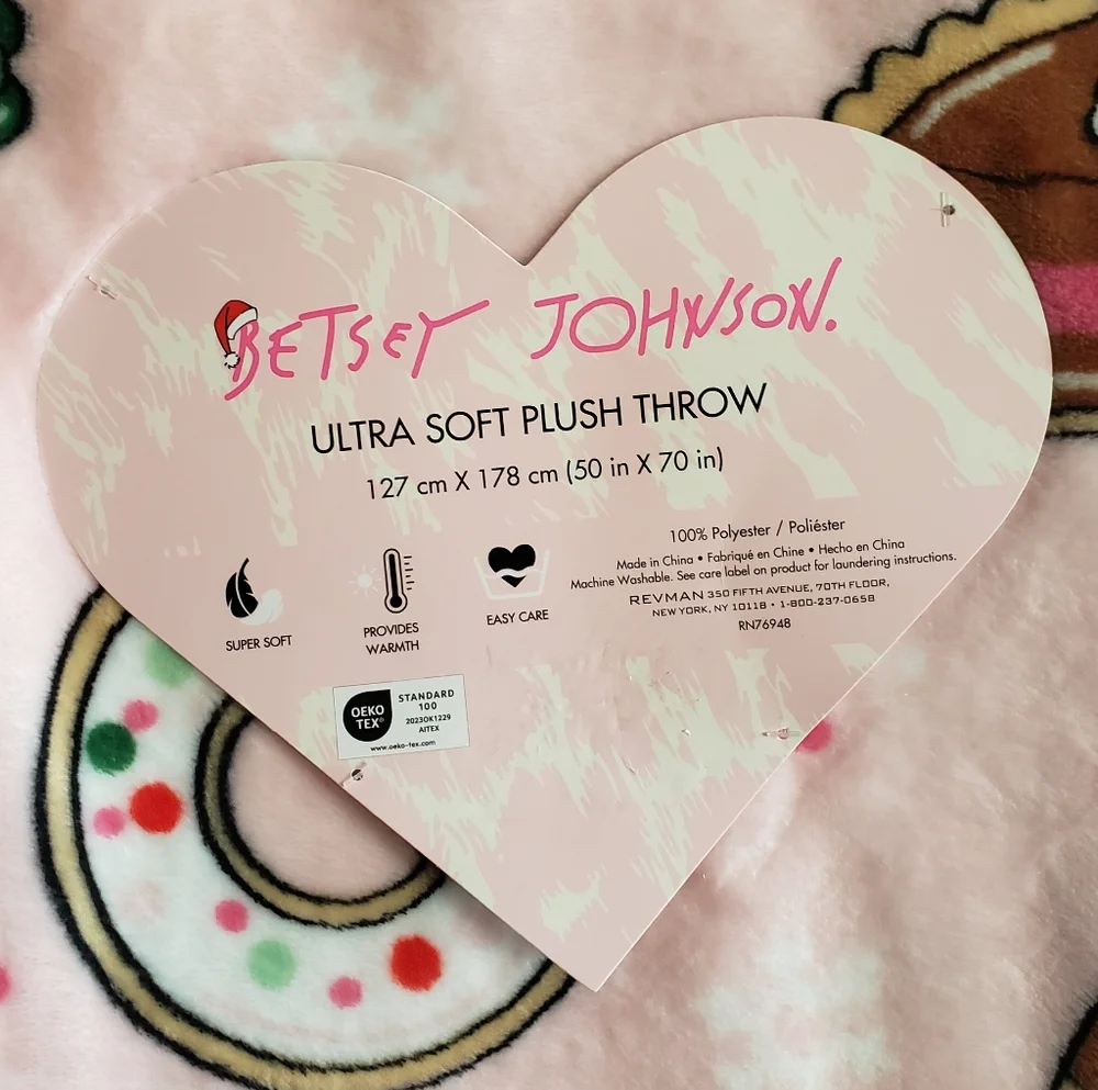 Betsey Johnson Holiday Treats Pink Plush Throw Blanket 50 x 70 NWT